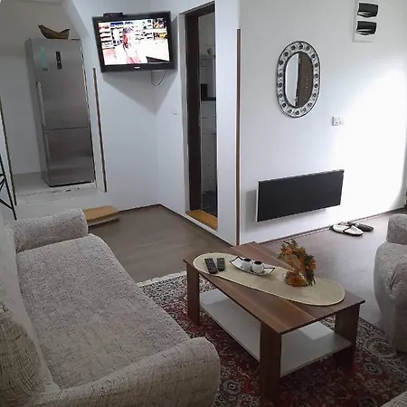 Stan Na Dan Gornji Milanovac-centar-nova Gradnja * 上米拉诺瓦茨